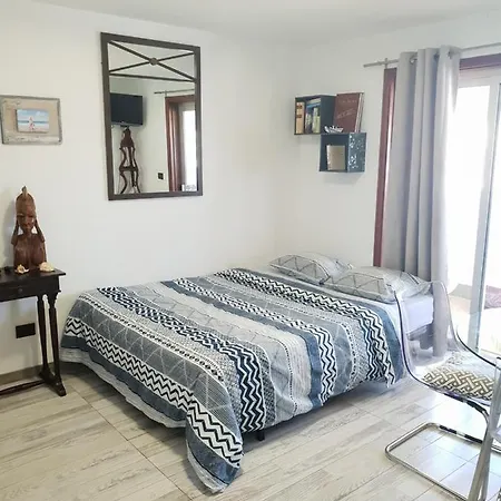 公寓 美丽海景拉斯加乐塔斯可爱一室公寓 拉斯加莱塔斯